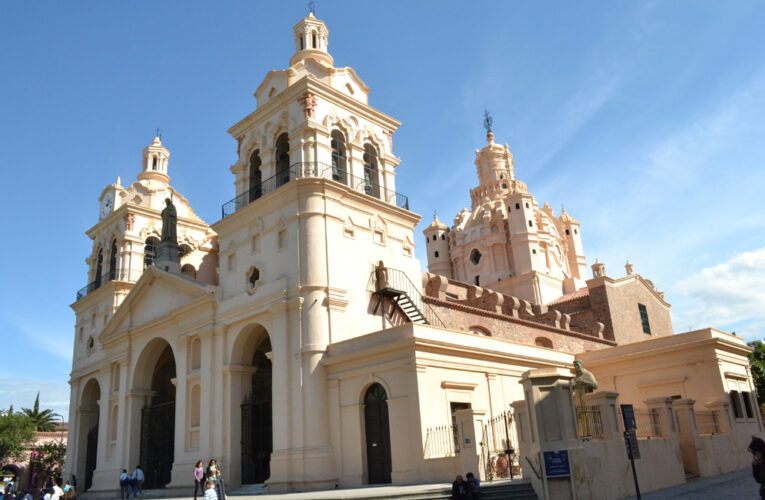 Ciudad Universitaria en Córdoba: naturaleza, historia y vida estudiantil en un solo lugar.