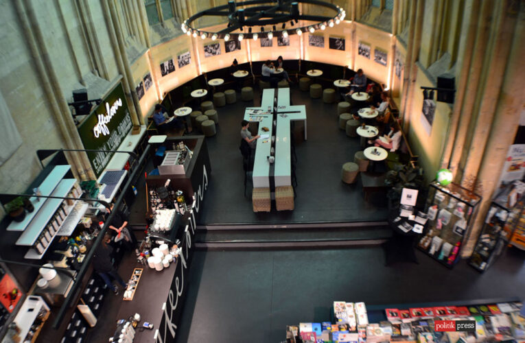 De Iglesia a Biblioteca en Maastricht: La Transformación de una Joya Histórica.