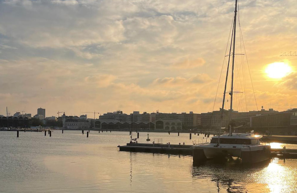 El placer de tomar un café en La Marina de Valencia: una experiencia para saborear el Mediterráneo
